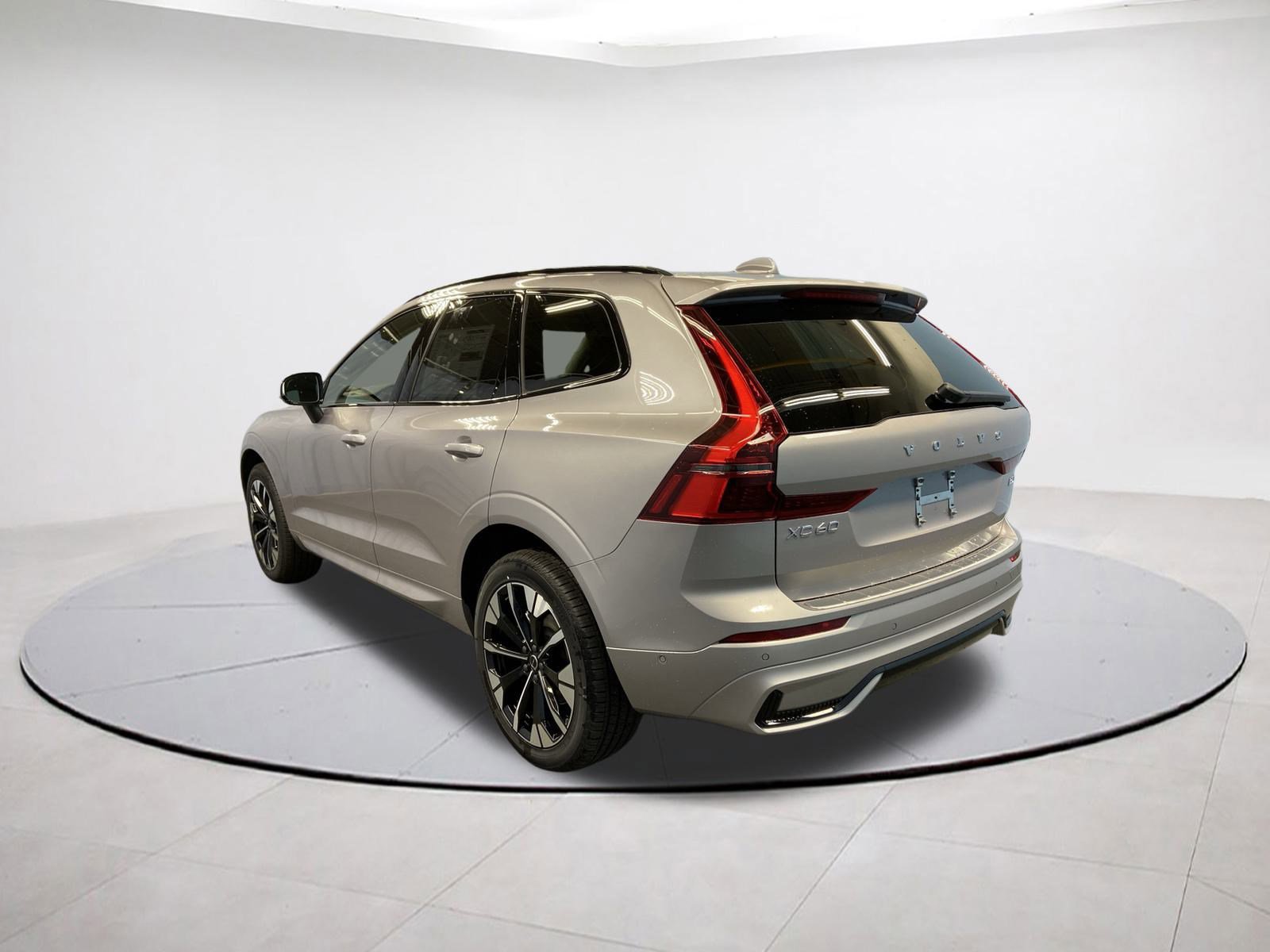 2026 Volvo XC60 B5 Plus photo 4