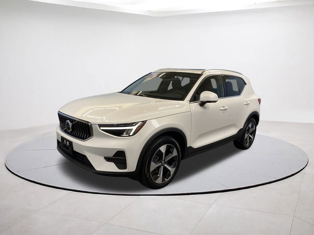 Used 2025 Volvo XC40 Core Bright Theme SUV