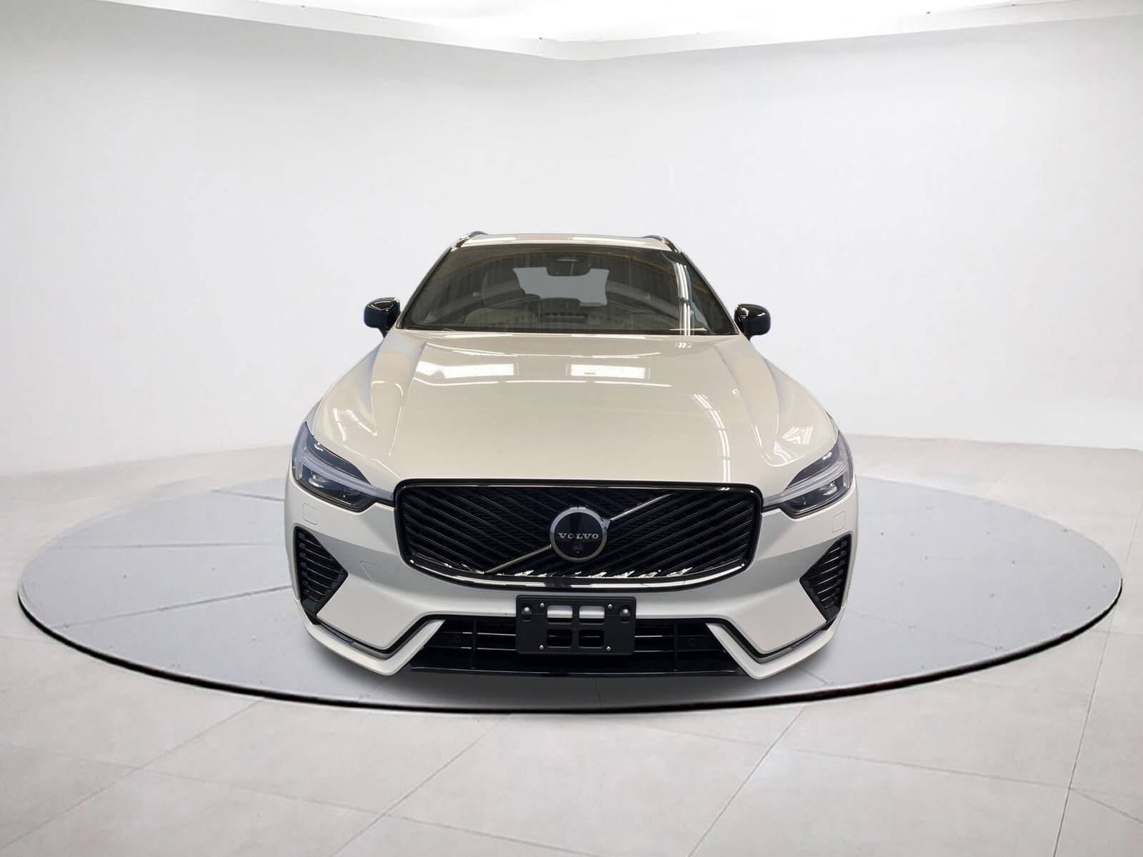 2026 Volvo XC60 B5 Plus photo 2