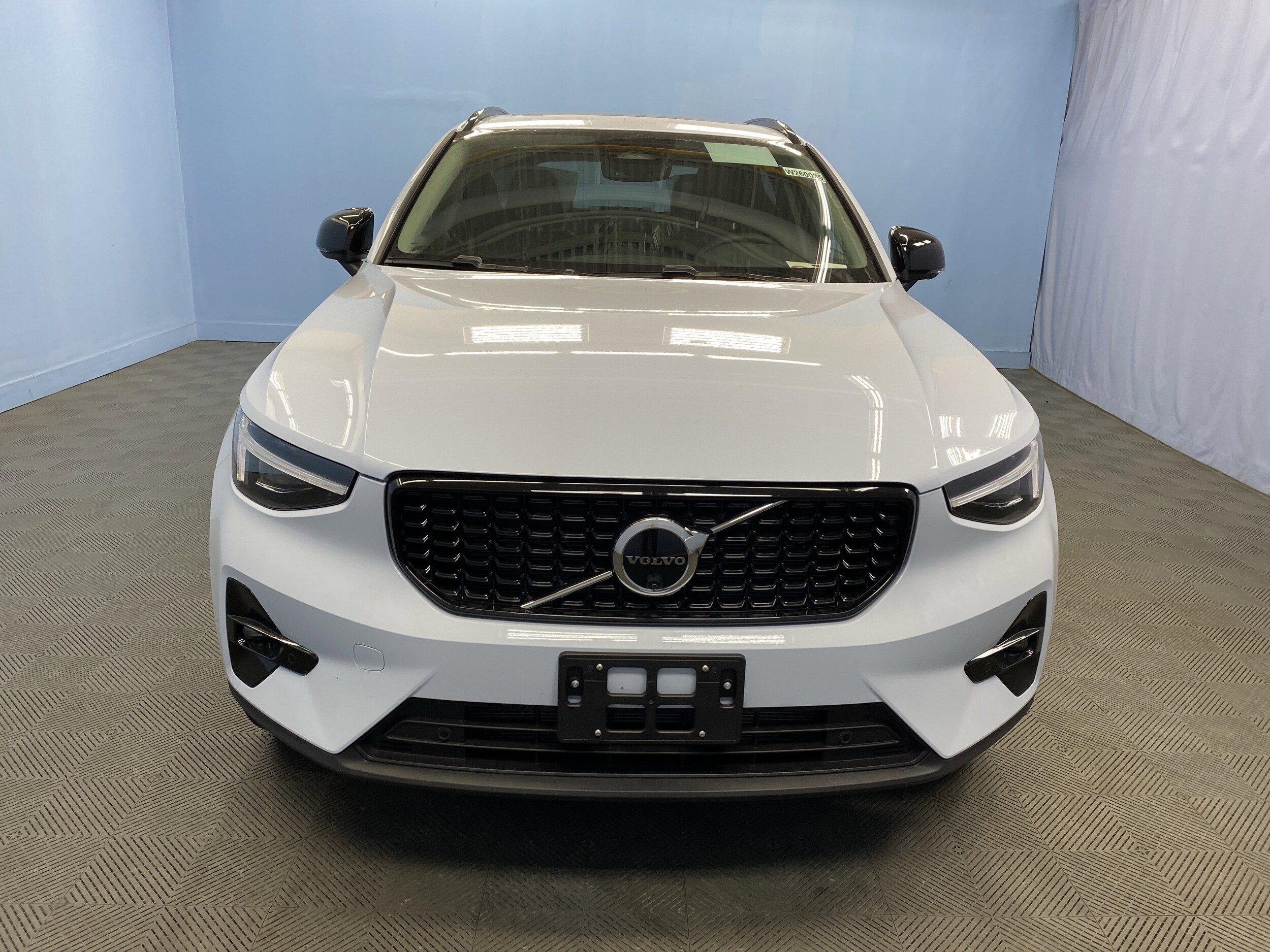 2026 Volvo XC40 Plus photo 2