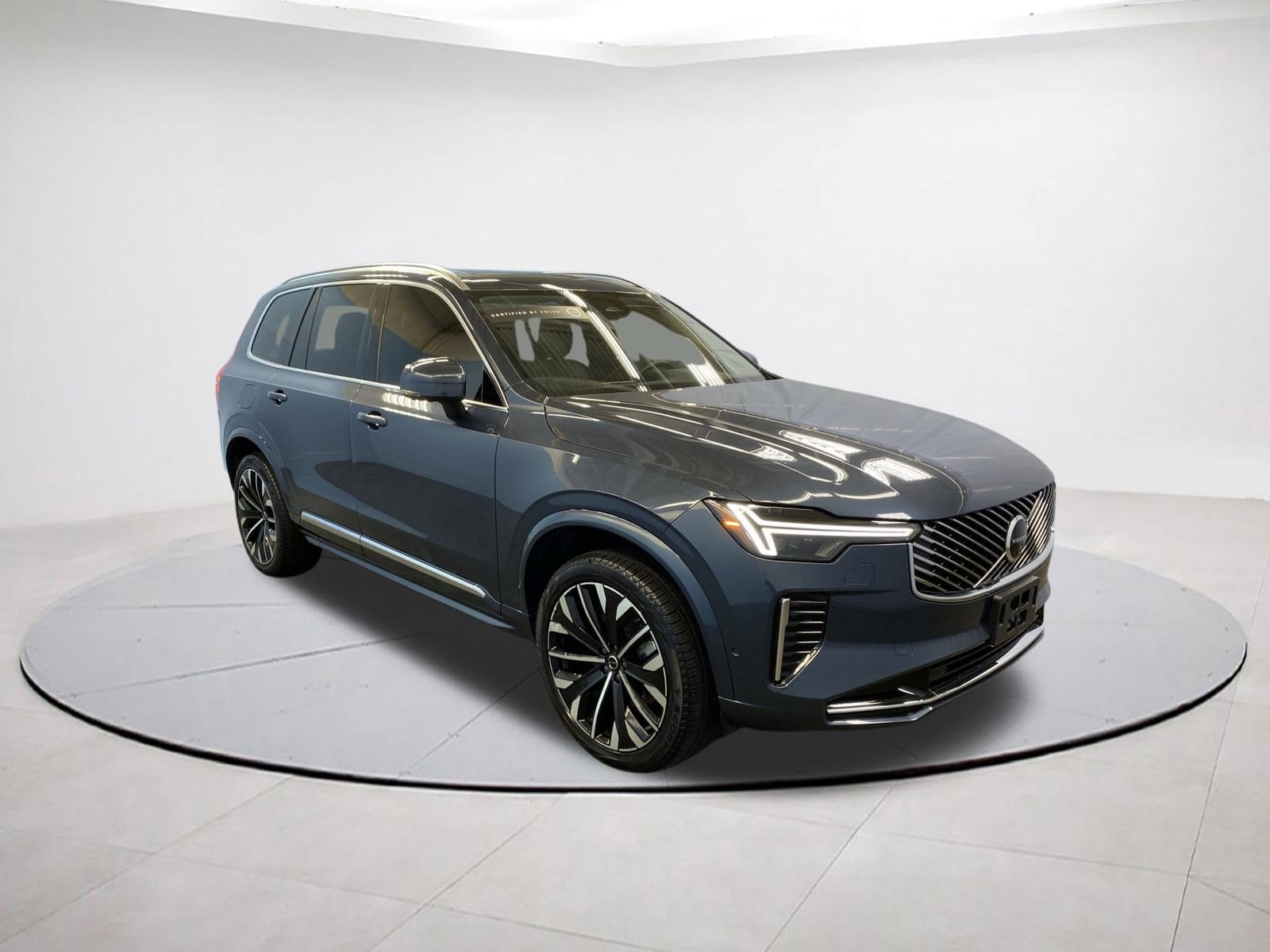 2025 Volvo XC90 Plus's photo