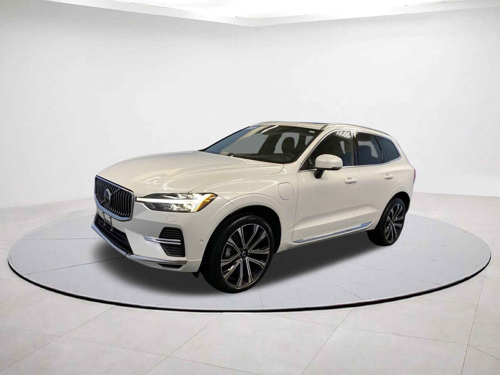 2023 Volvo XC60 Recharge Hybrid Ultimate photo 3
