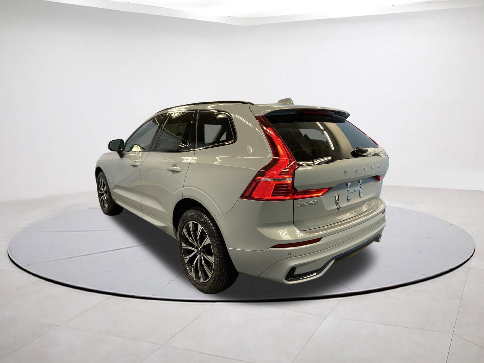 2025 Volvo XC60 B5 Core photo 4