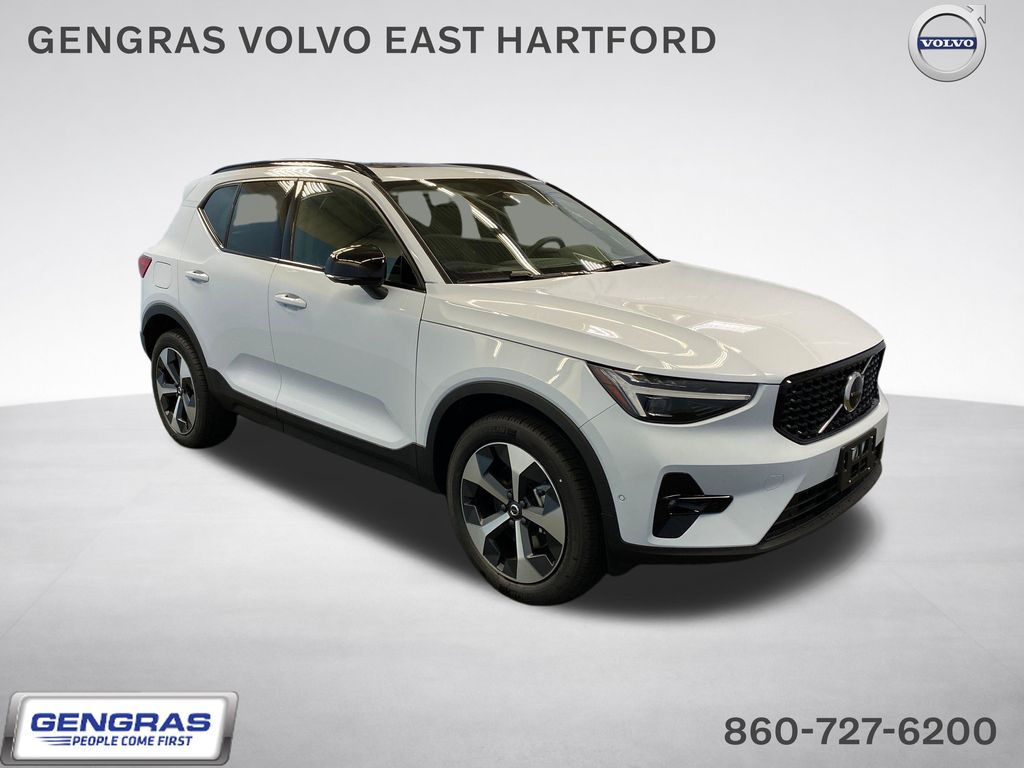 2026 Volvo XC40 SUV 