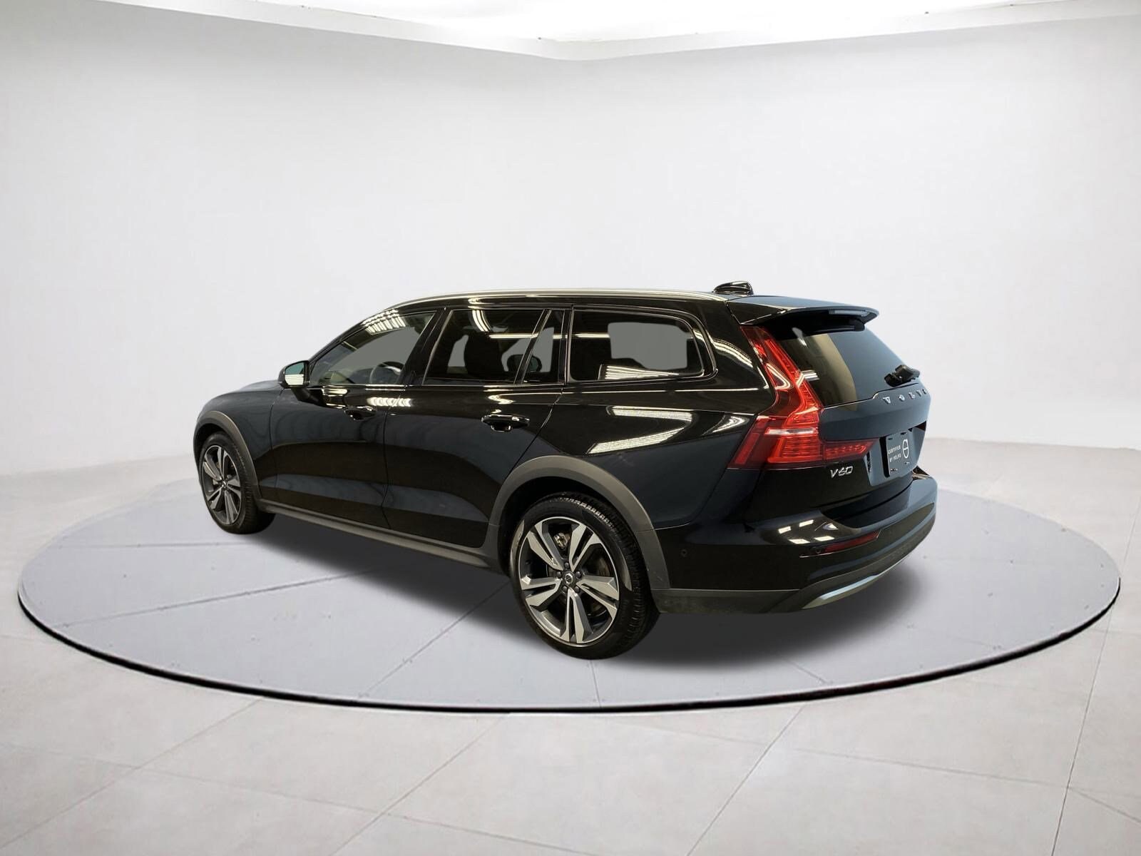 2025 Volvo V60 Cross Country Plus photo 3