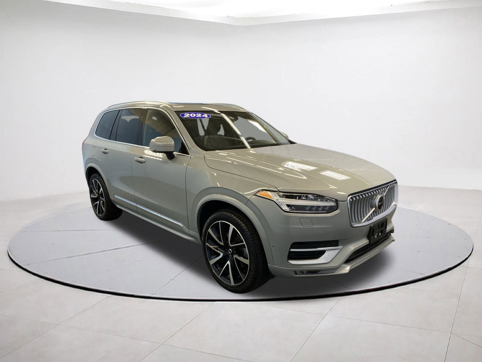2024 Volvo XC90 Plus's photo