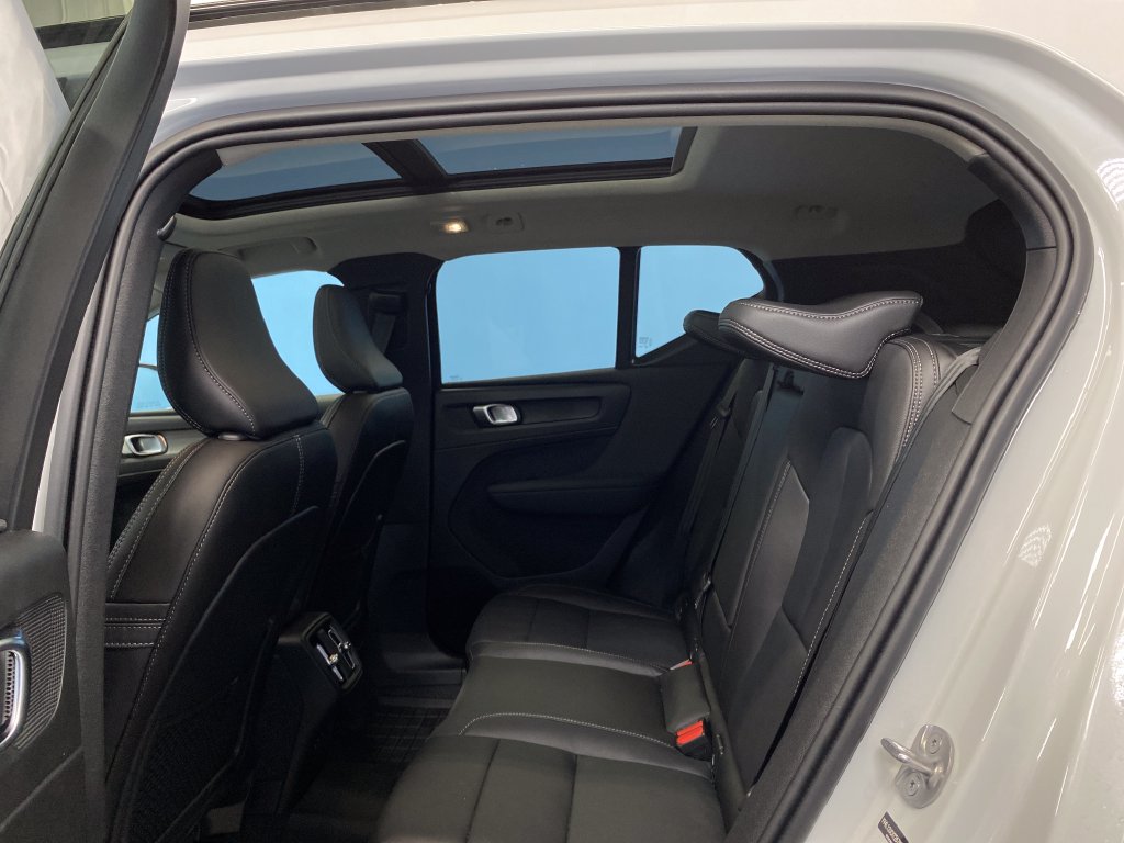 2026 Volvo XC40 Plus - Photo 13