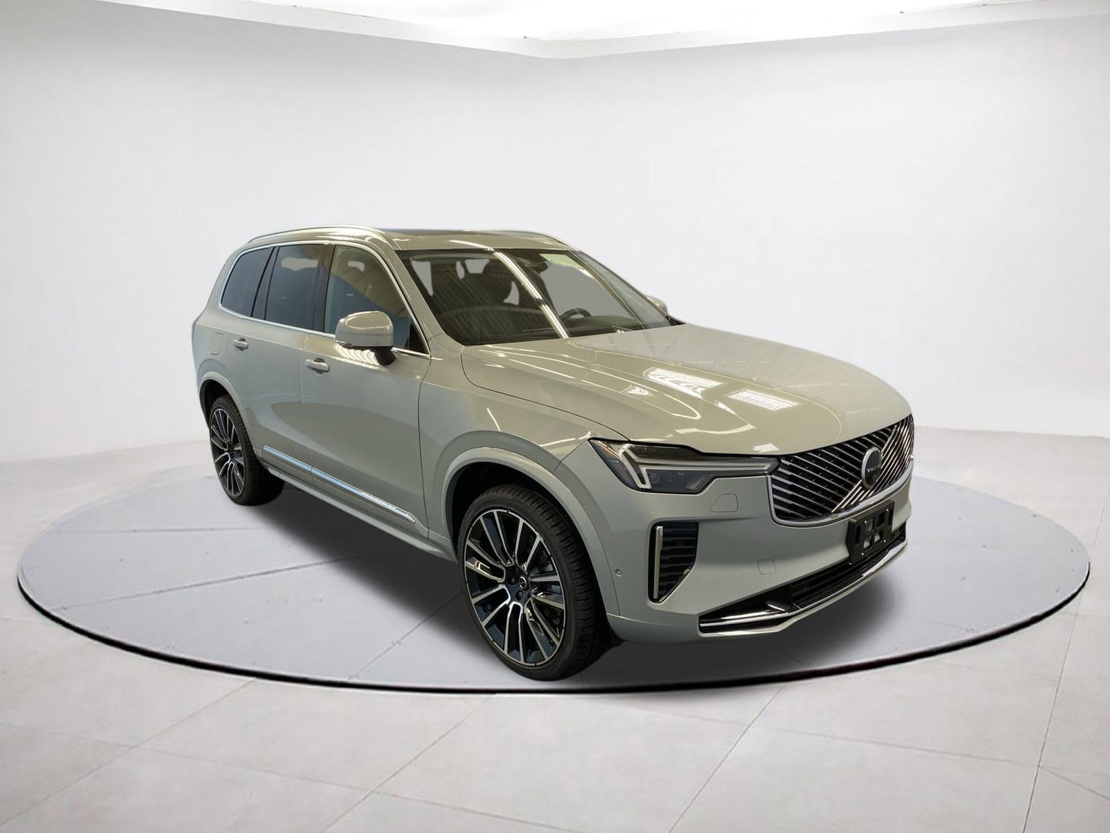 2026 Volvo XC90 Plus's photo