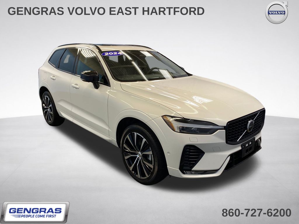 2024 Volvo XC60 B5 Plus Dark Theme AWD's photo