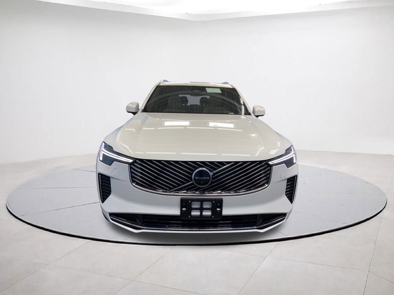 2026 Volvo XC90 Plus photo 2