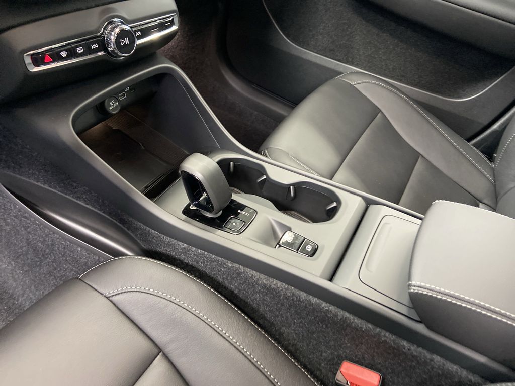 2026 Volvo XC40 Core - Photo 12