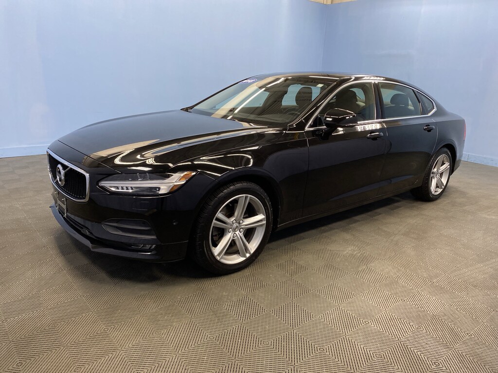Used 2018 Volvo S90 Momentum Sedan