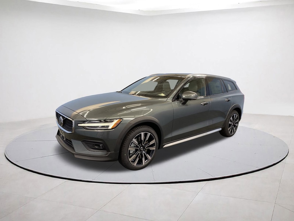 New 2026 Volvo V60 Cross Country B5 Ultra Wagon