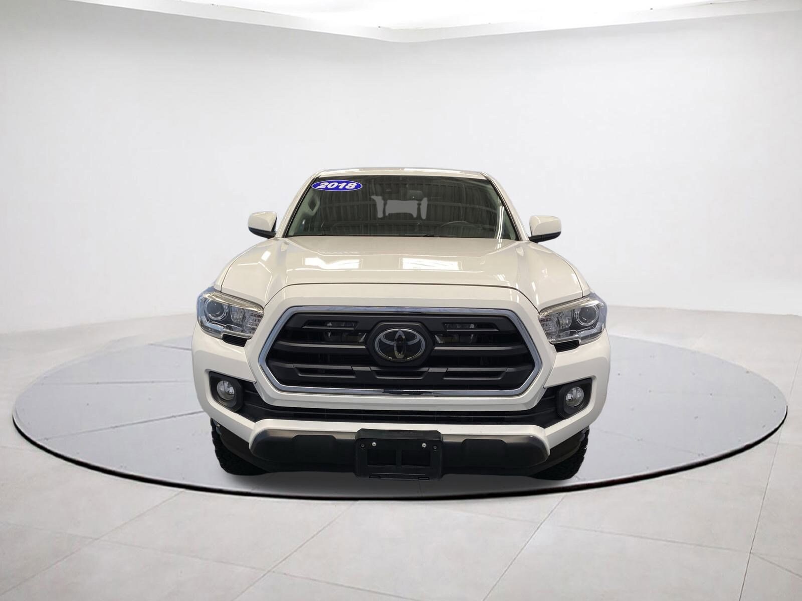 2018 Toyota Tacoma SR5 4x4 photo 2