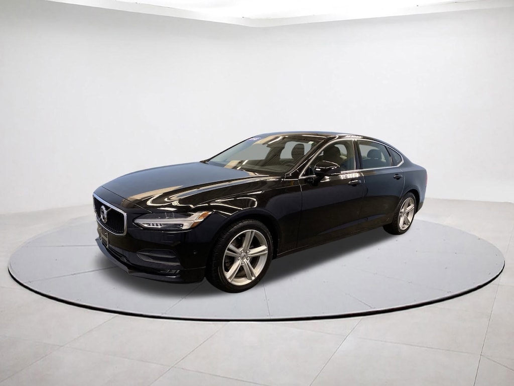 Used 2018 Volvo S90 Momentum Sedan