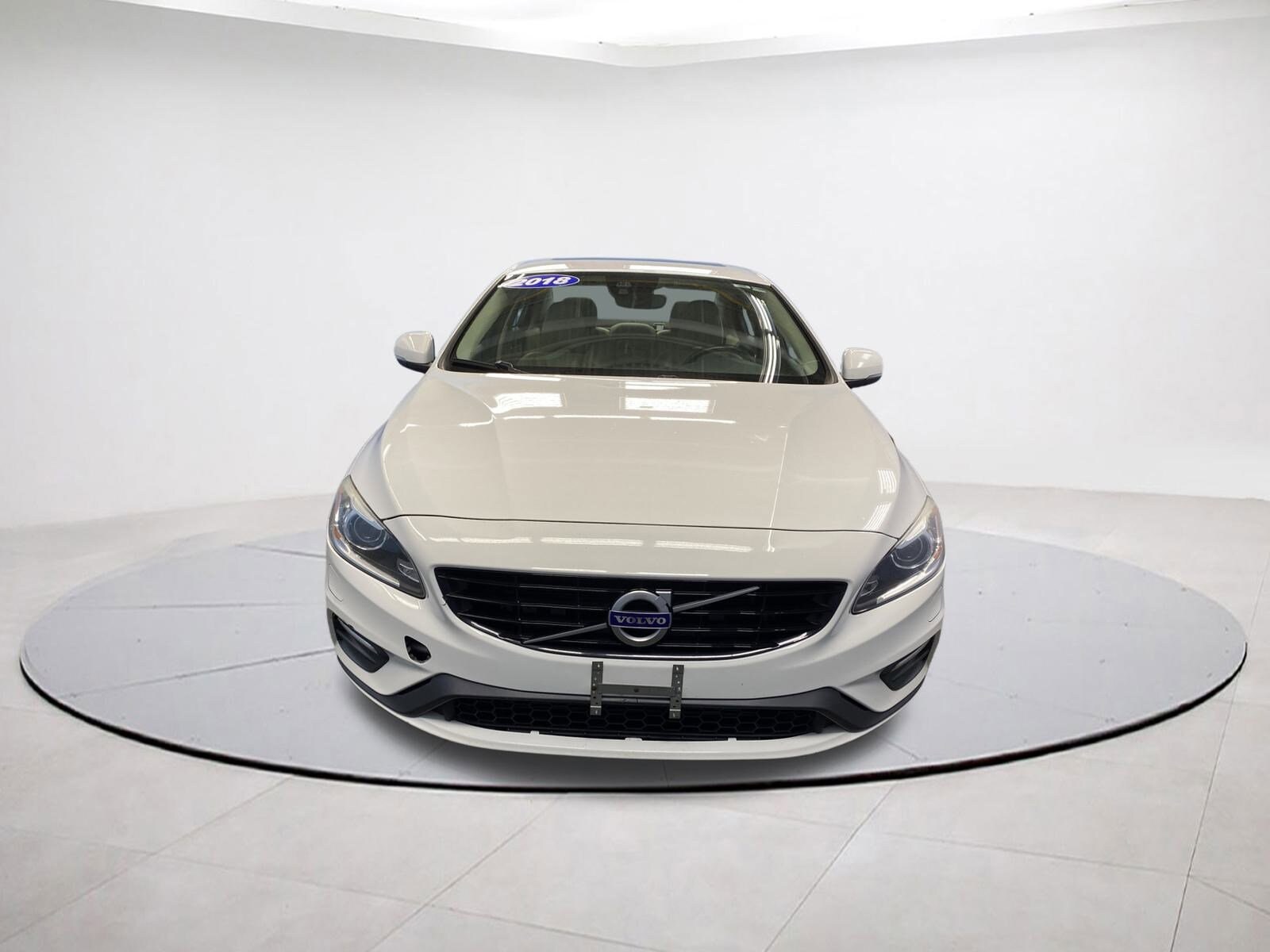 2018 Volvo S60 Dynamic photo 2