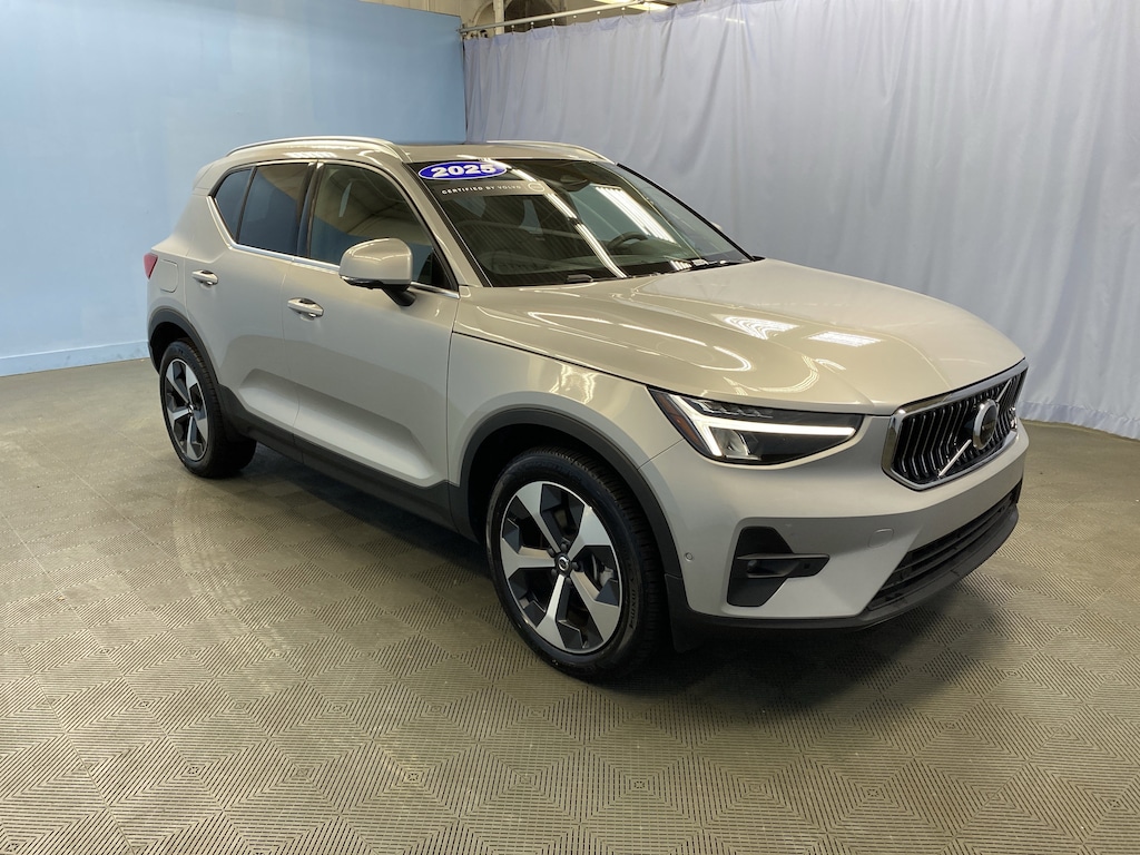 Used 2025 Volvo XC40 Plus Bright Theme SUV
