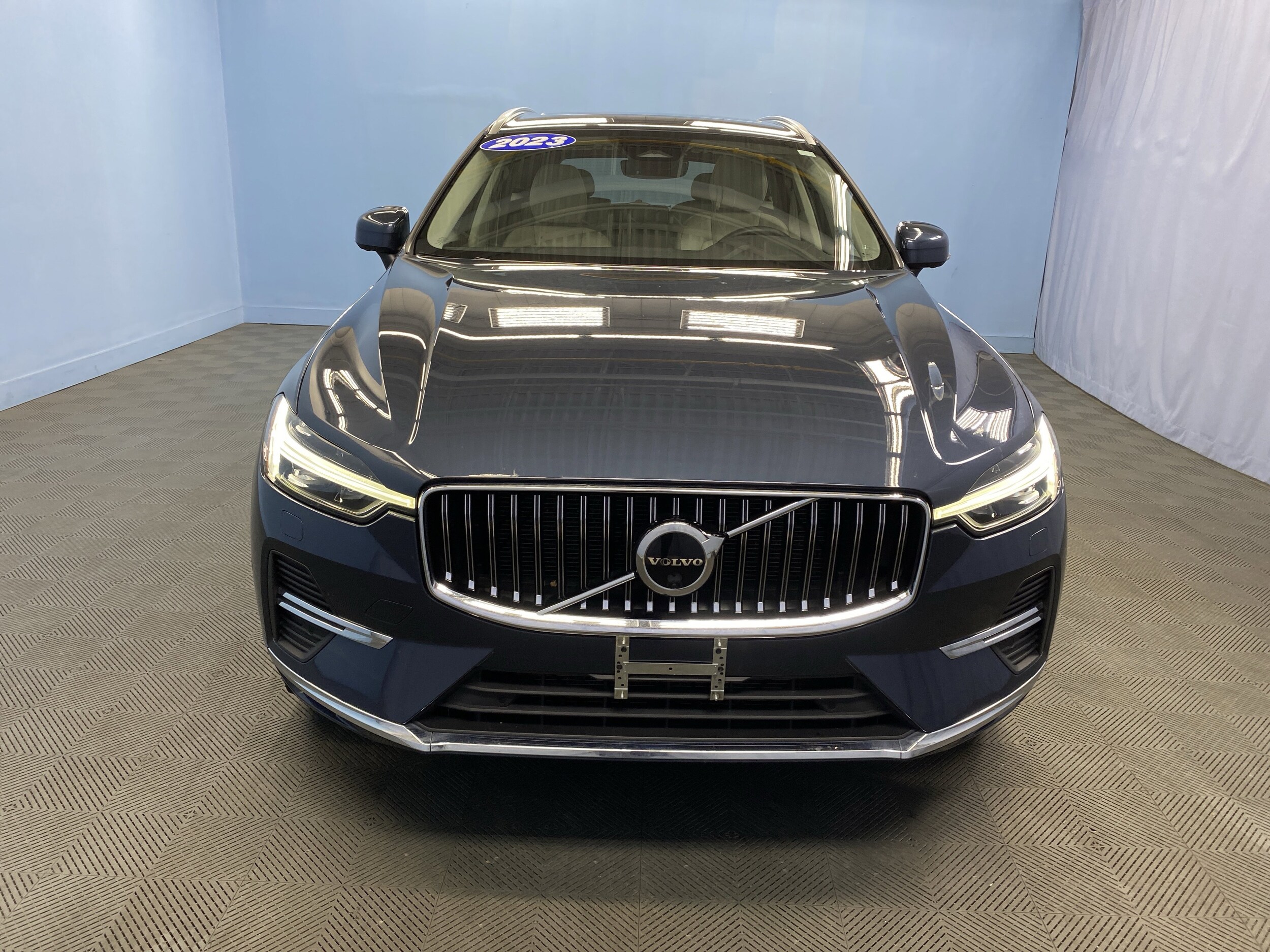 2023 Volvo XC60 Plus photo 2