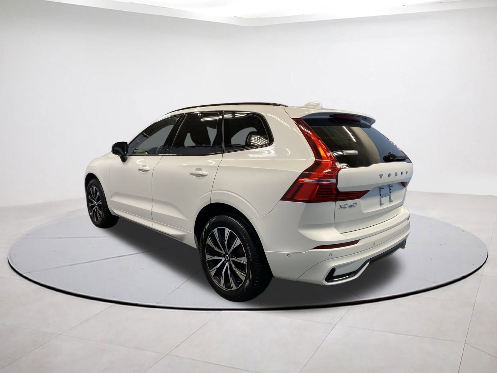 2025 Volvo XC60 Plus photo 4
