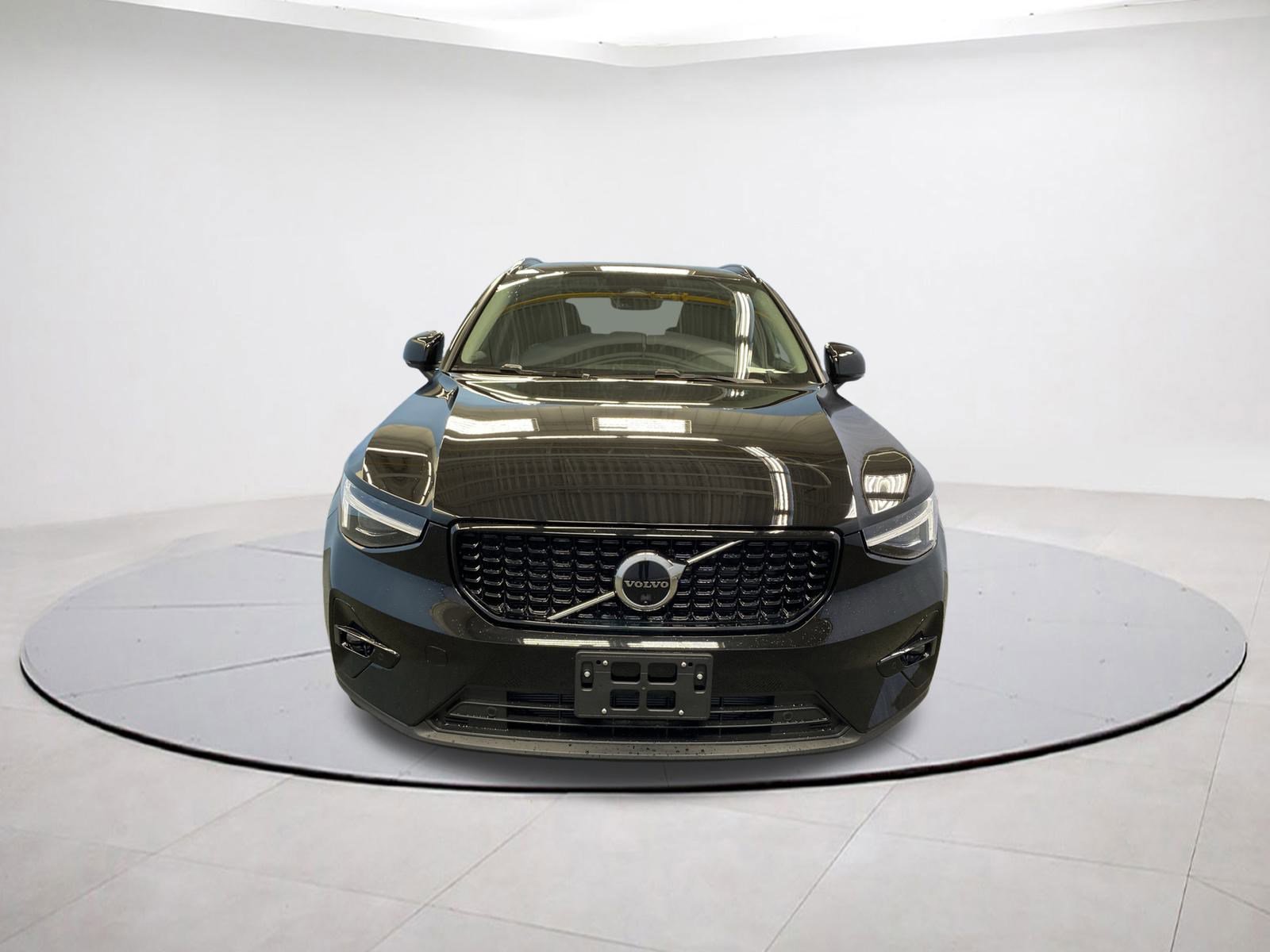 2026 Volvo XC40 Plus photo 2