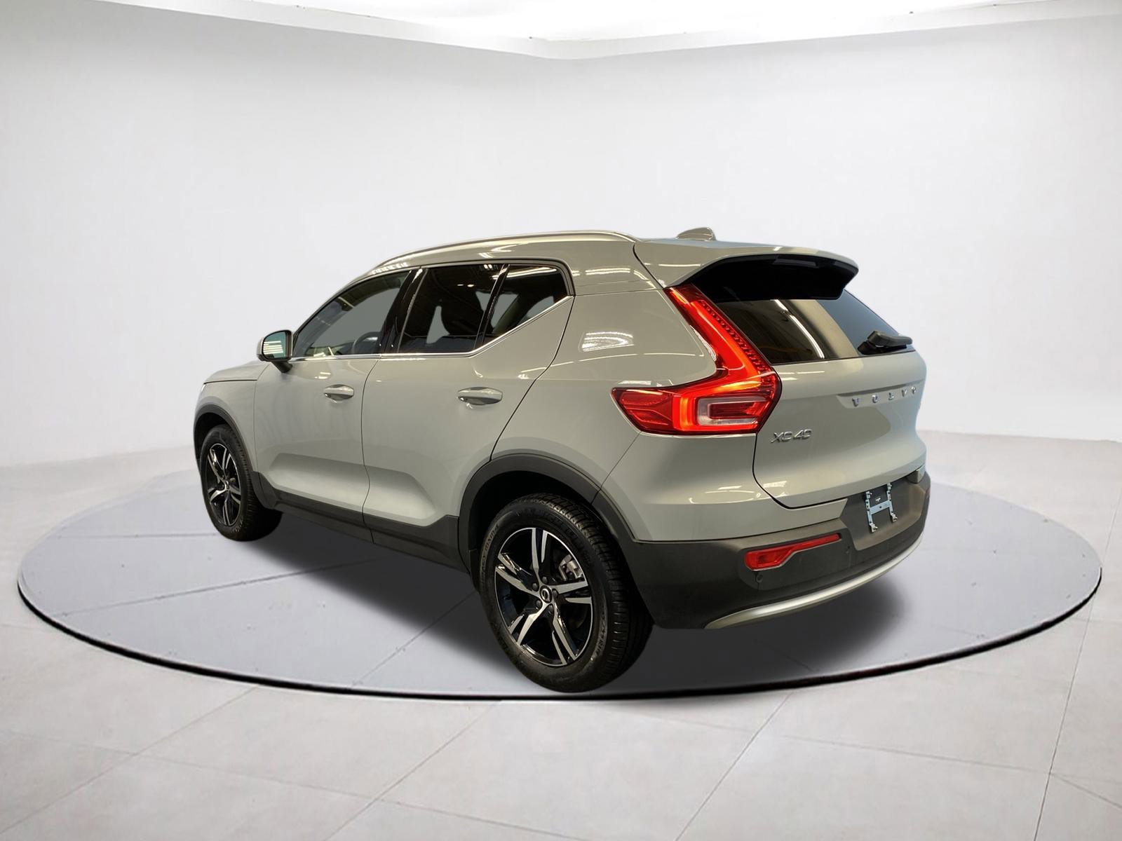 2025 Volvo XC40 Core photo 4