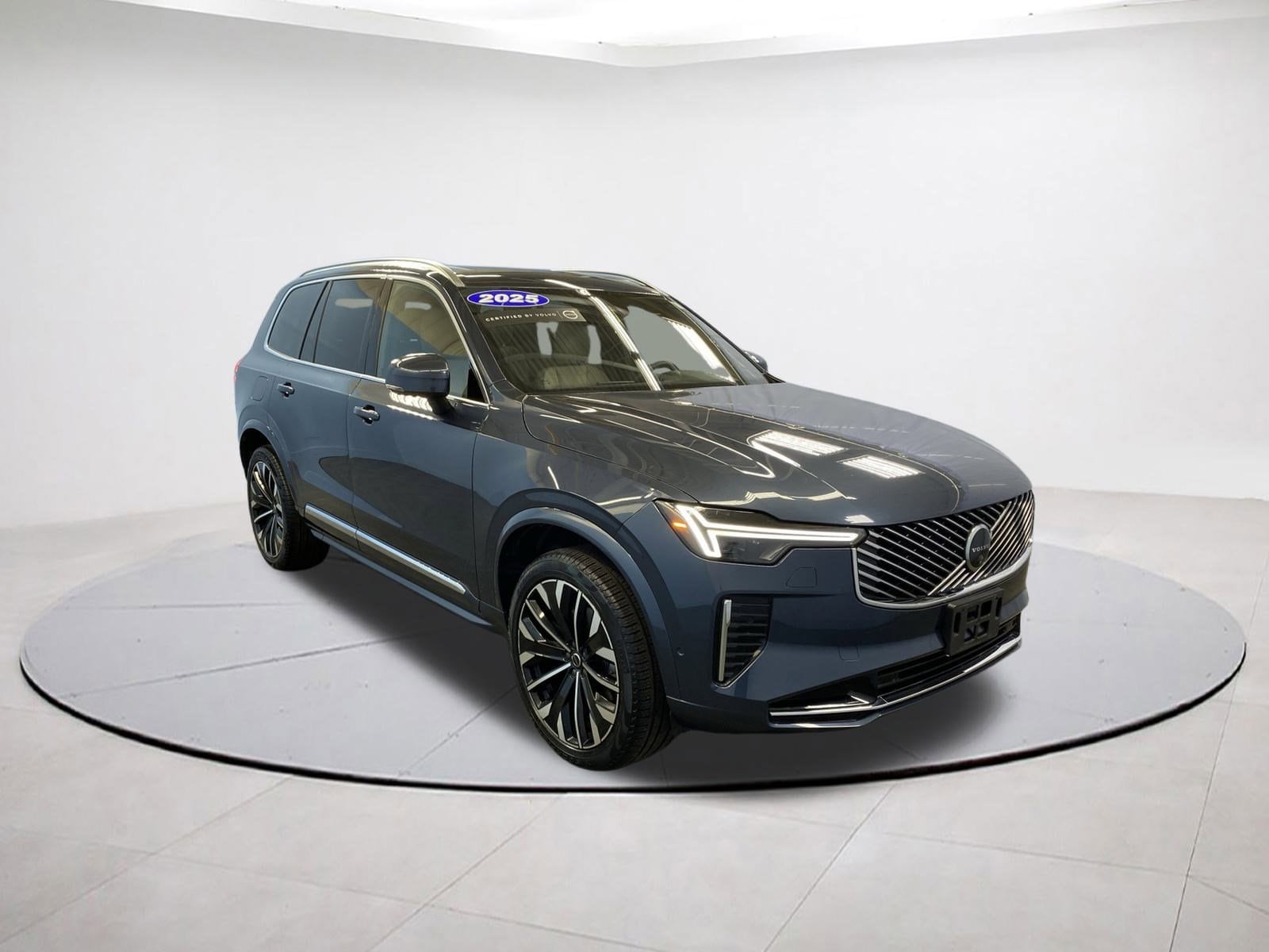 2025 Volvo XC90 Plus's photo