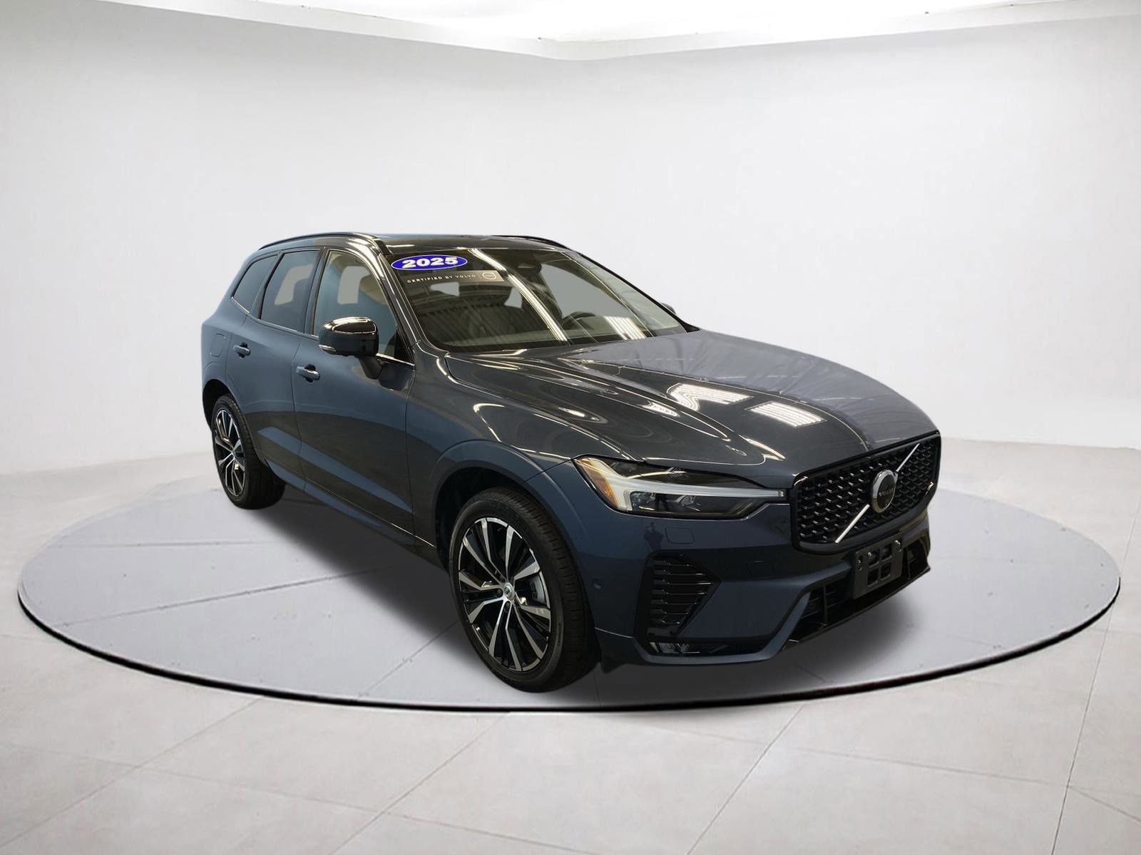 2025 Volvo XC60 Plus's photo
