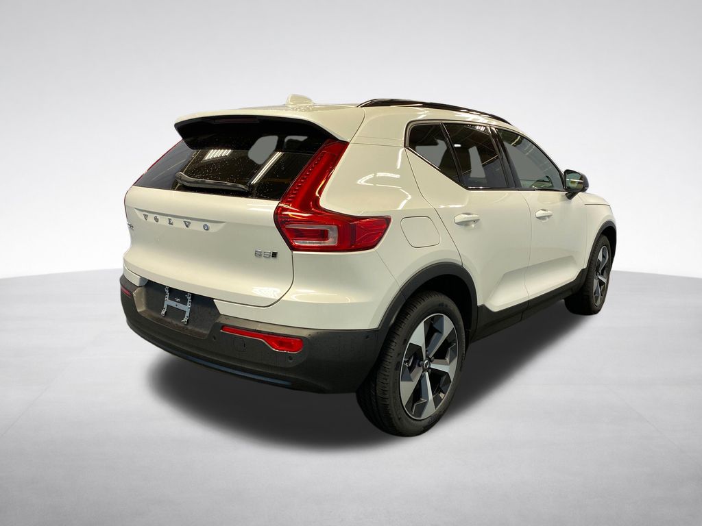2026 Volvo XC40 Plus - Photo 7