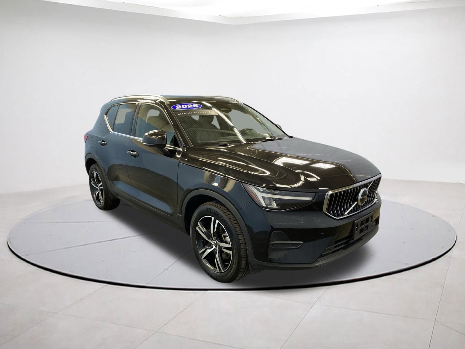 2025 Volvo XC40 Core's photo