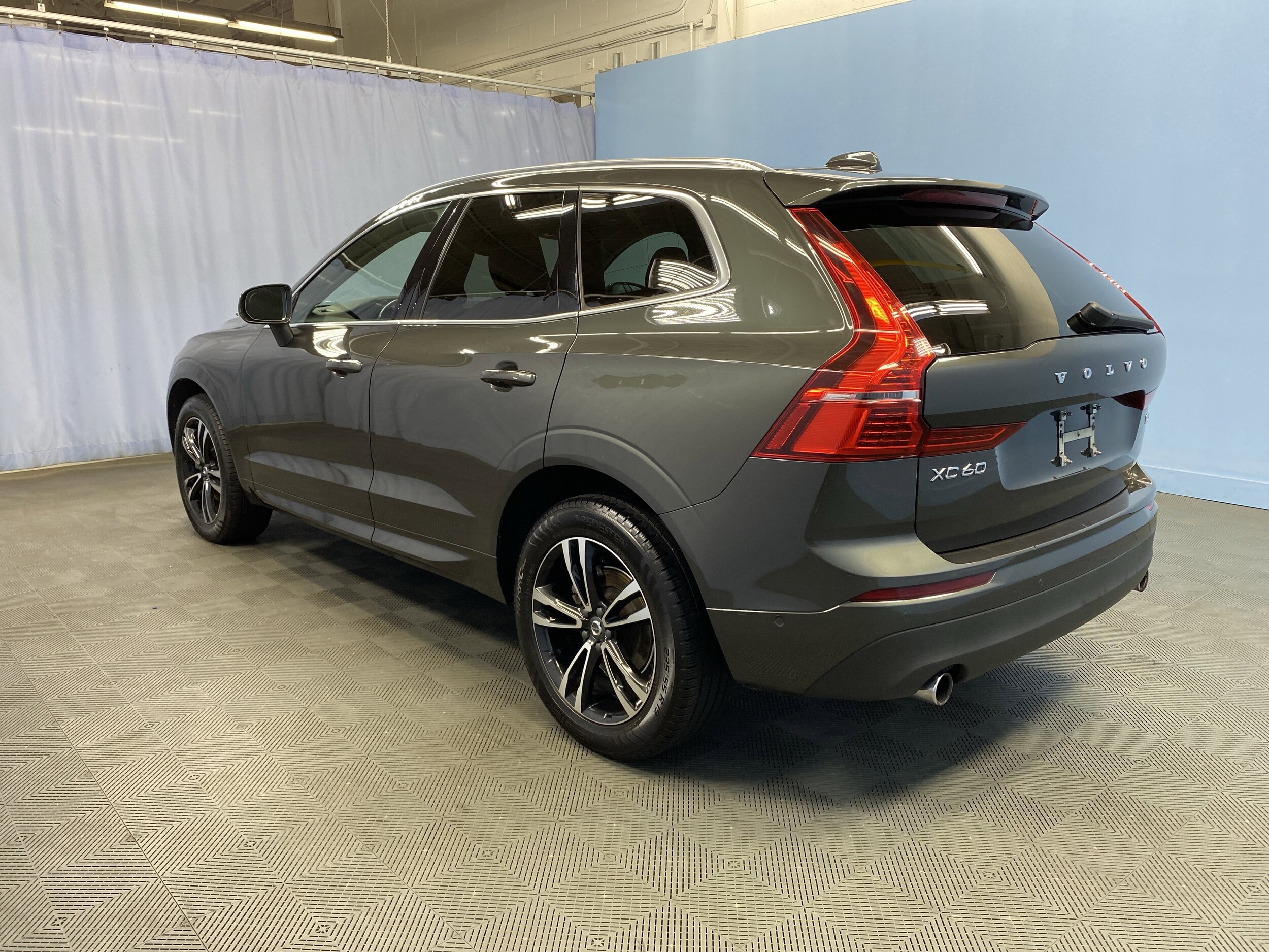 2019 Volvo XC60 Momentum photo 4