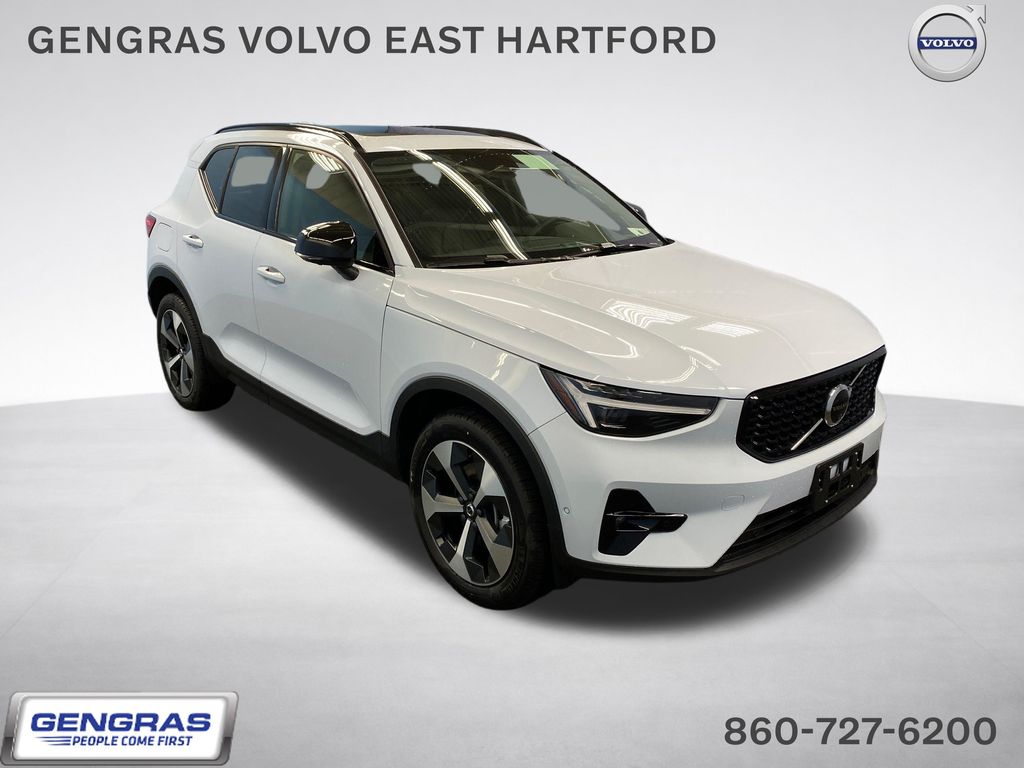 2026 Volvo XC40 SUV 