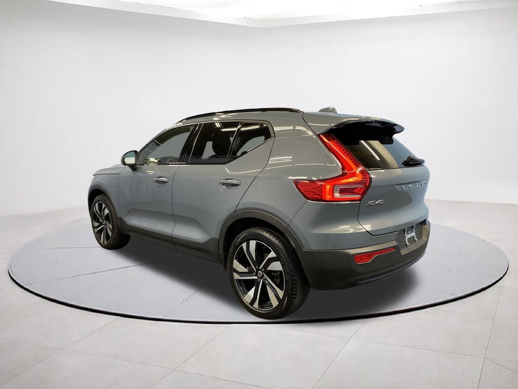 Certified 2023 Volvo XC40 Ultimate Dark Theme SUV