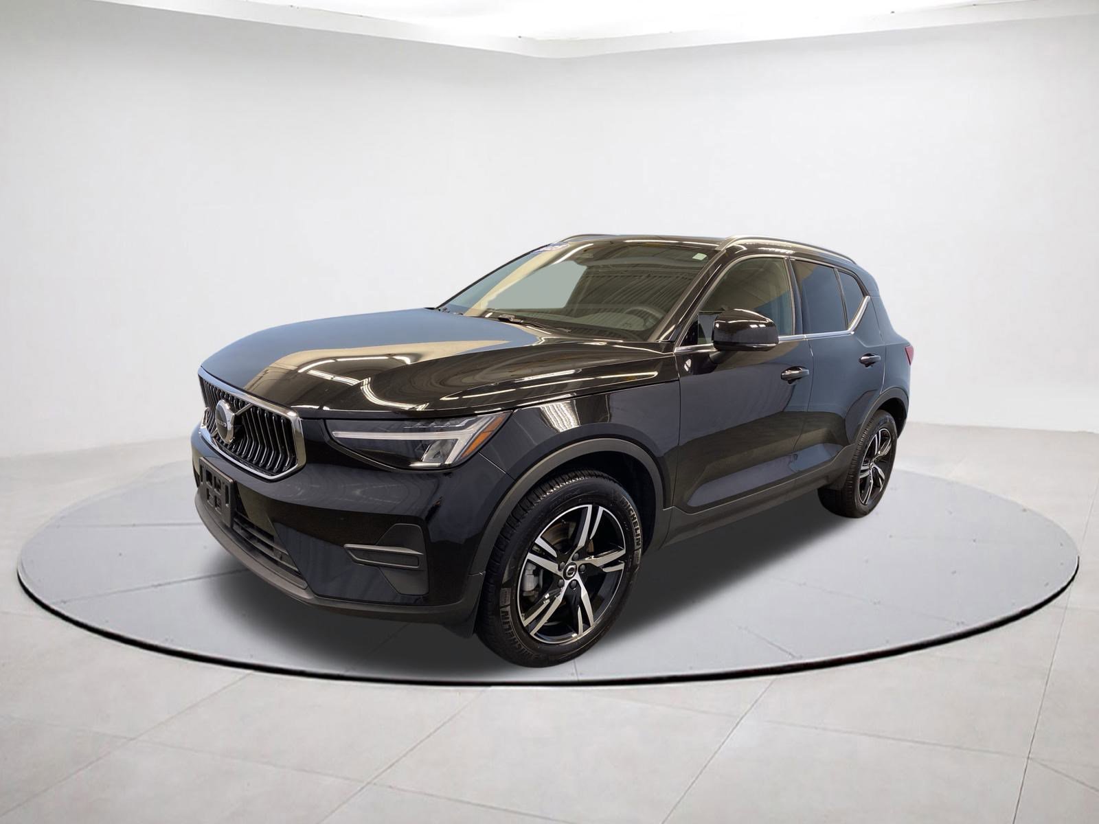 2025 Volvo XC40 Core photo 3