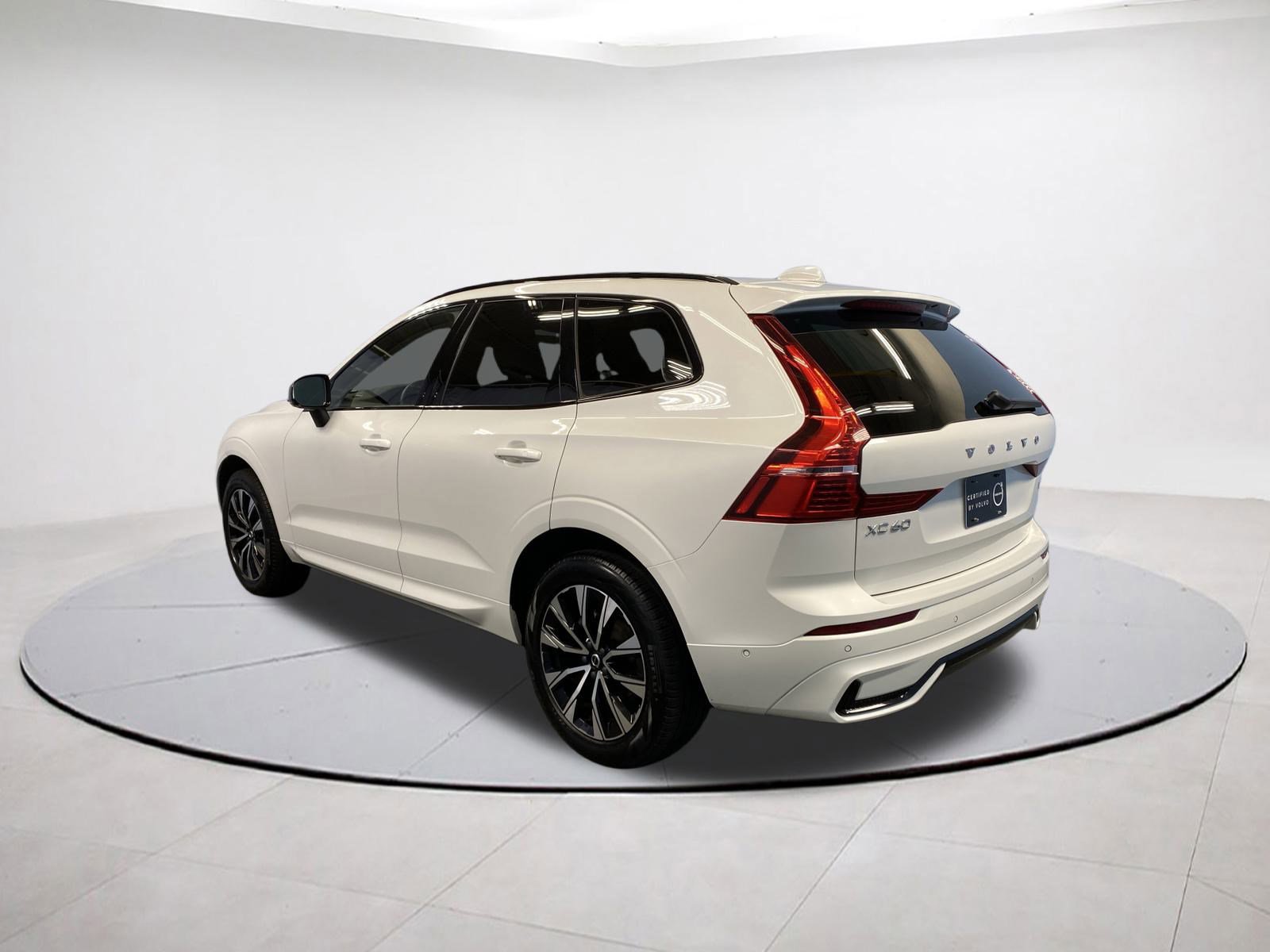 2025 Volvo XC60 Plus photo 4