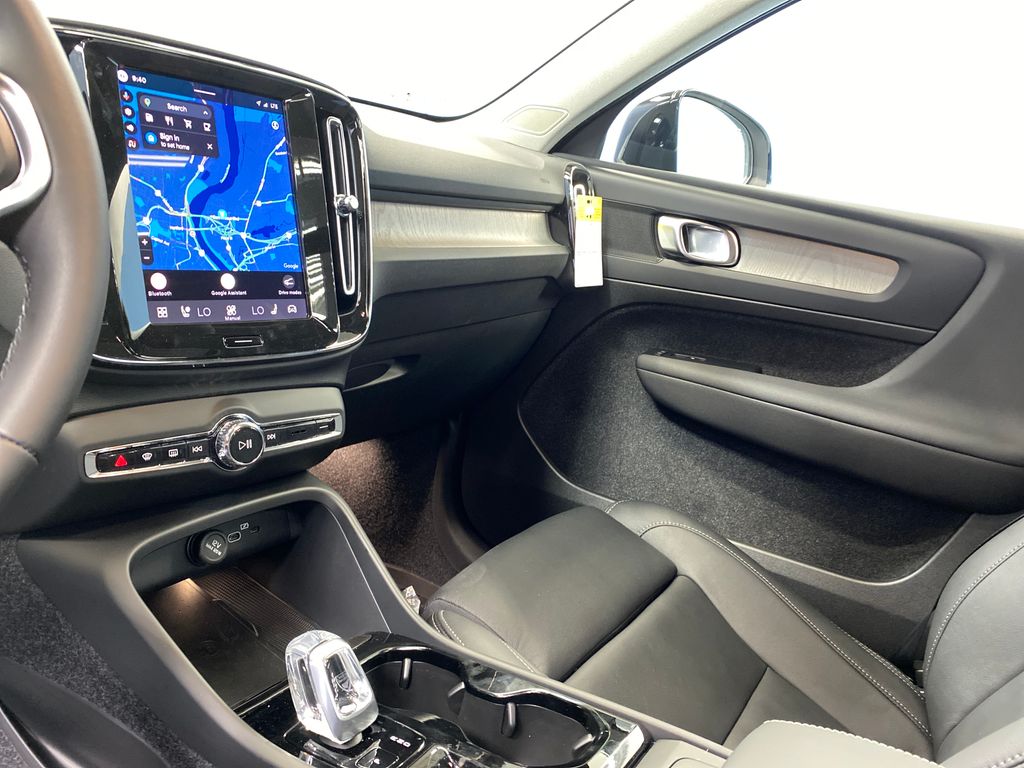 2026 Volvo XC40 Plus - Photo 13