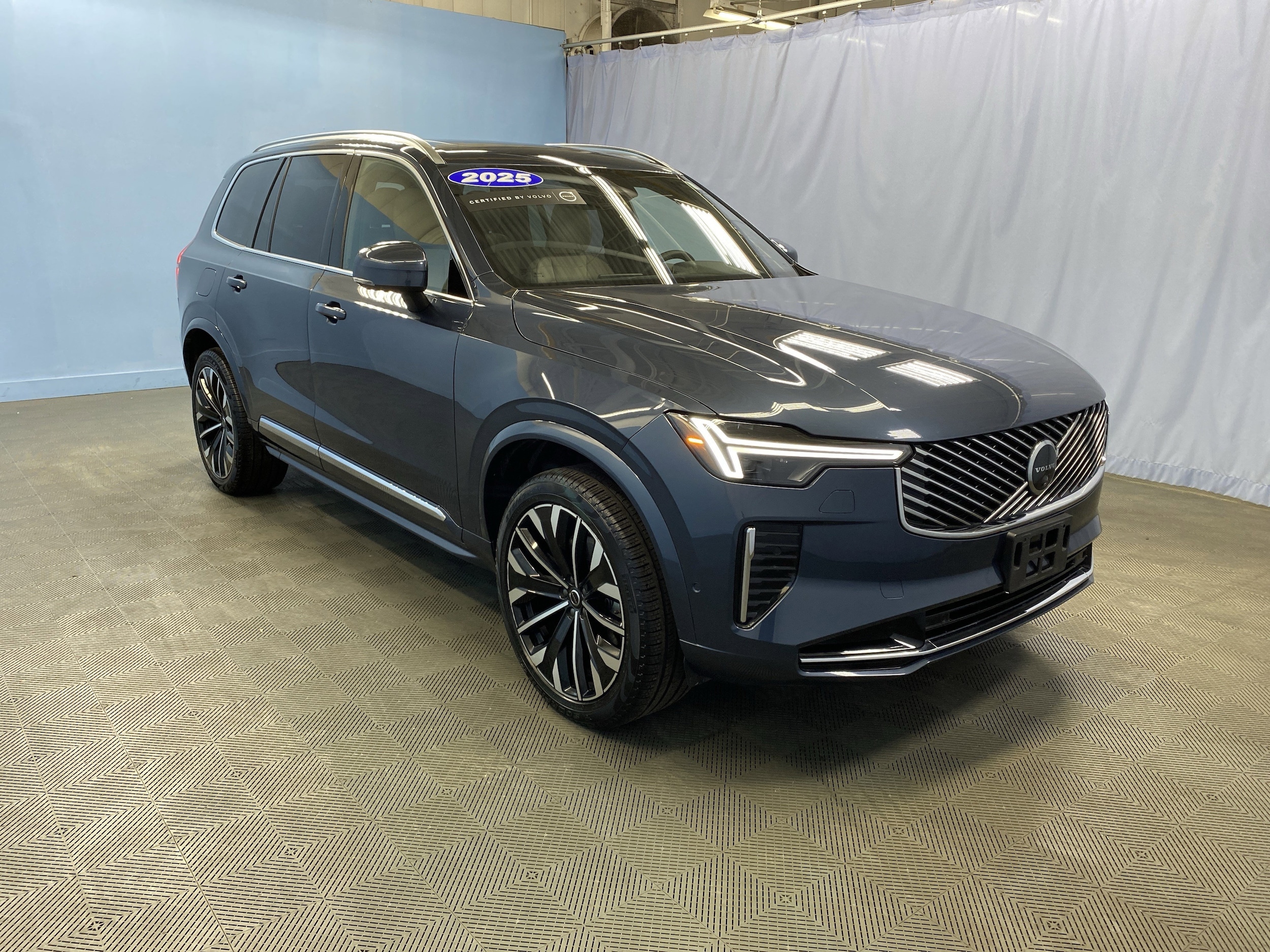 2025 Volvo XC90 Plus's photo