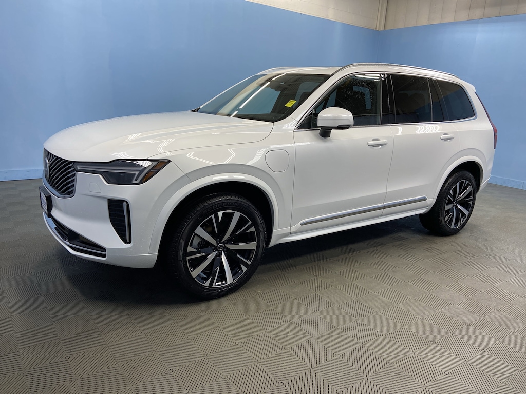 Certified 2025 Volvo XC90 plug-in hybrid T8 (2025.5) Core 7-Seater SUV