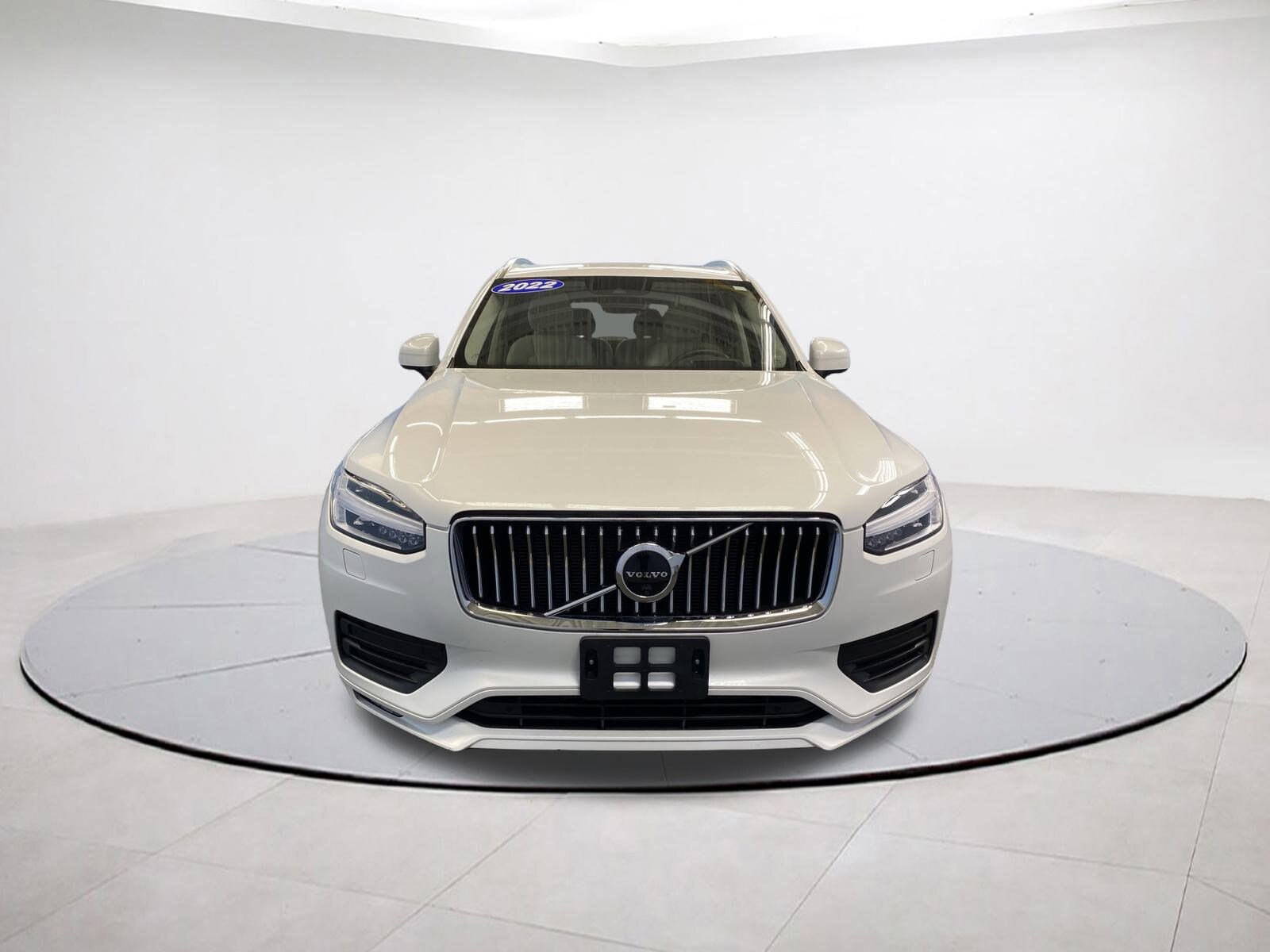 2022 Volvo XC90 Momentum photo 2