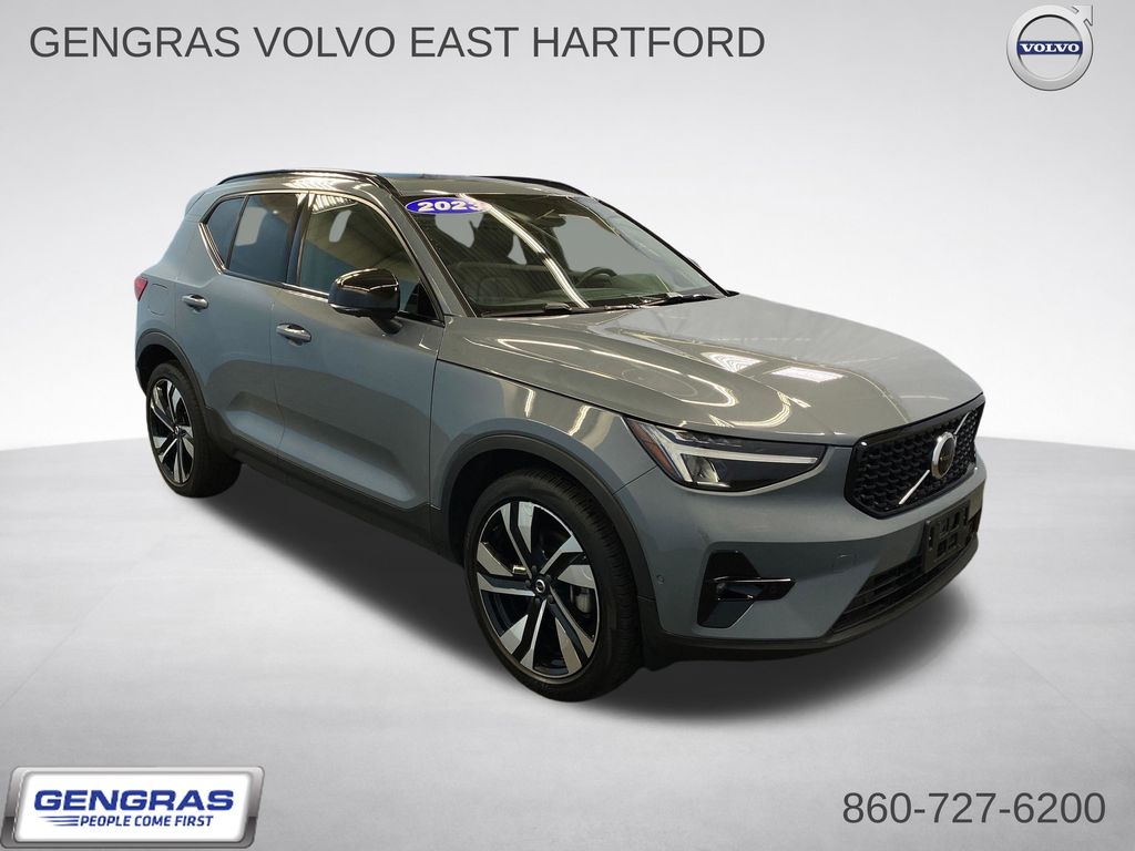 2023 Volvo XC40 SUV 