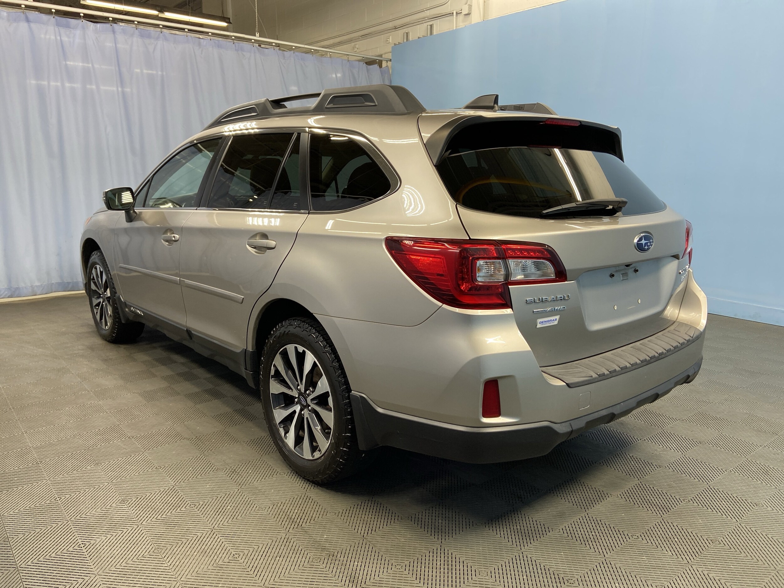2016 Subaru Outback 2.5i Limited photo 4