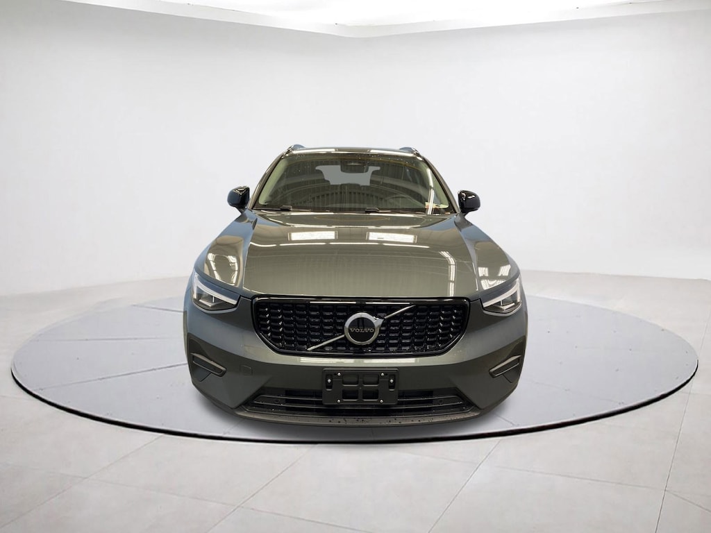 New 2026 Volvo XC40 B5 Core SUV