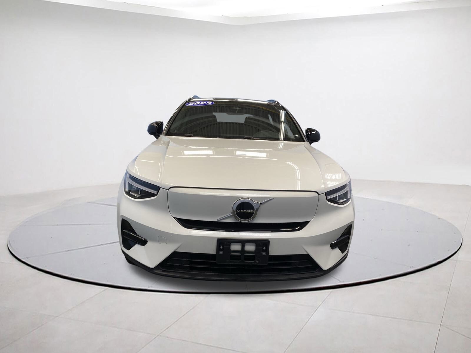 2023 Volvo XC40 Recharge Core photo 2