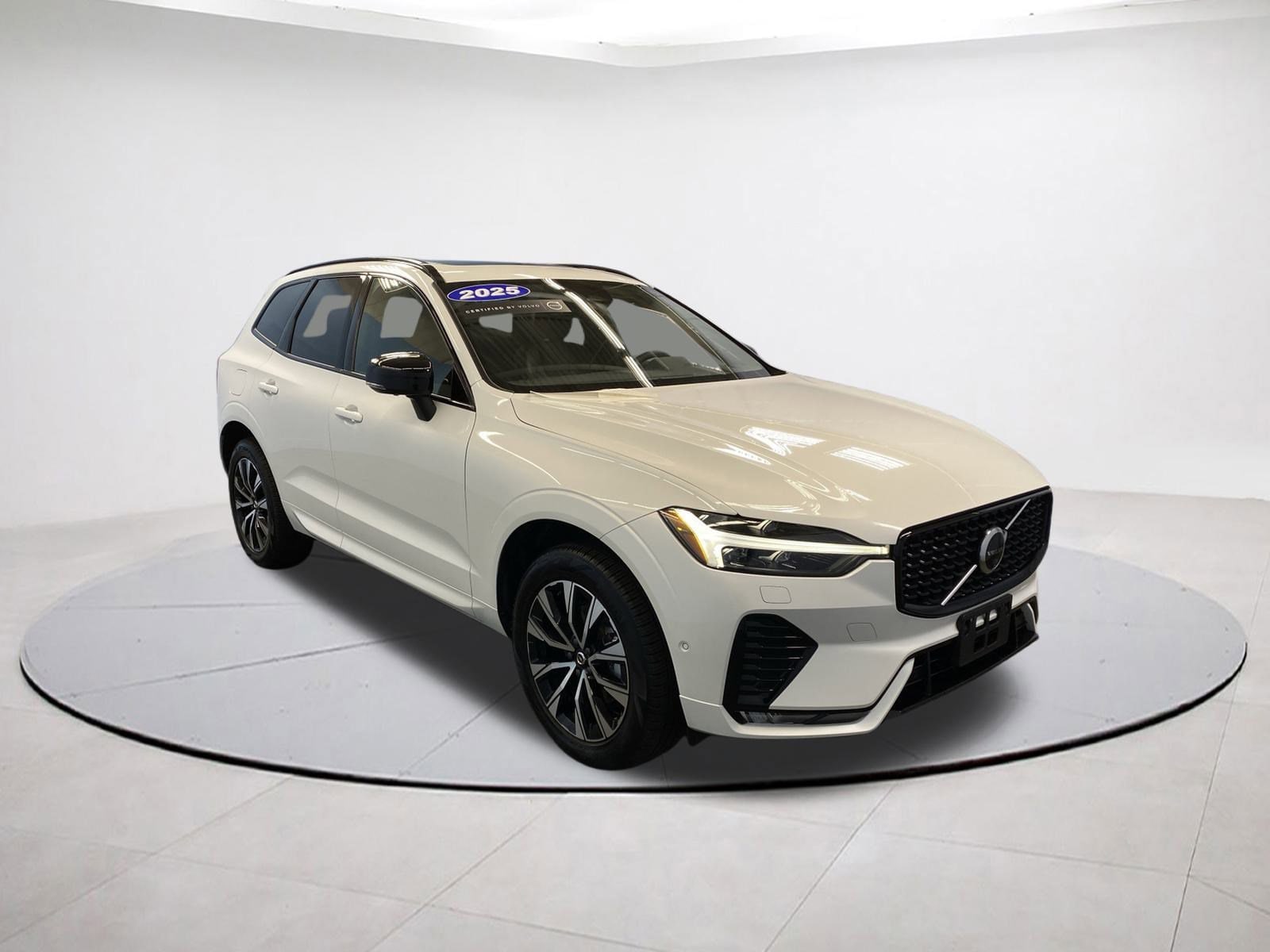2025 Volvo XC60 Plus's photo
