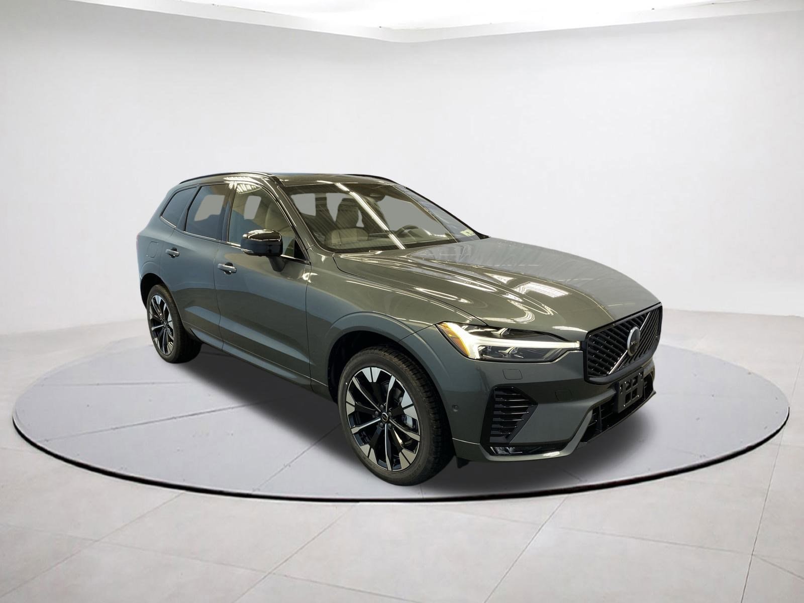2026 Volvo XC60 Plus's photo