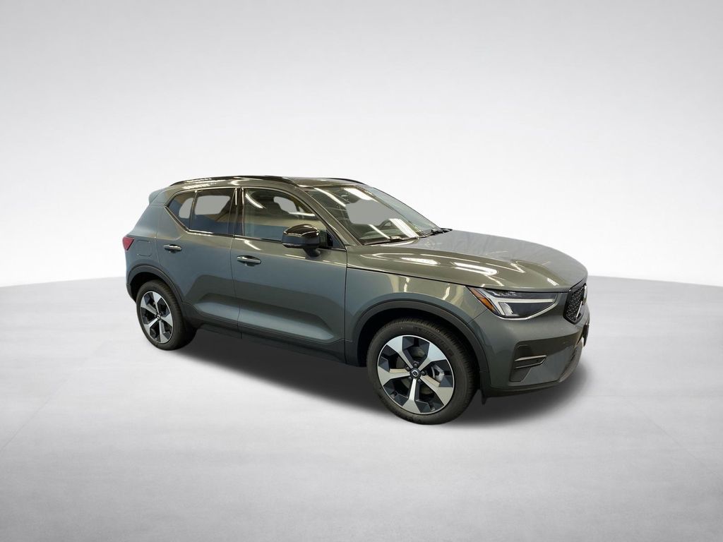 2026 Volvo XC40 Core - Photo 8