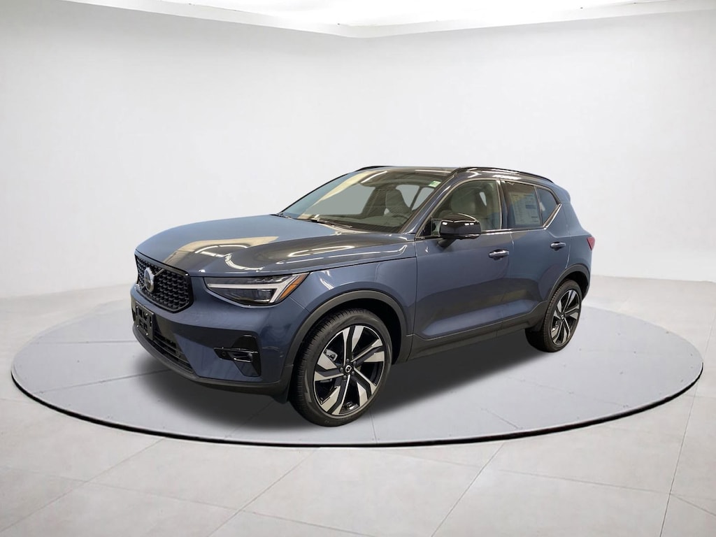 New 2026 Volvo XC40 B5 Ultra SUV