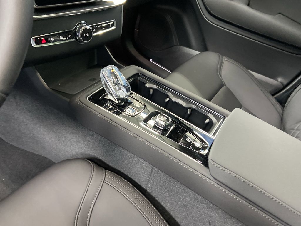 2026 Volvo XC90 Plus - Photo 11