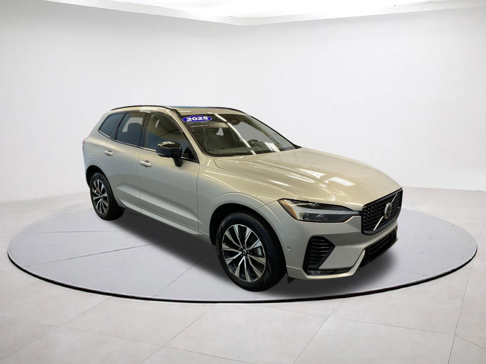 2025 Volvo XC60 Plus's photo