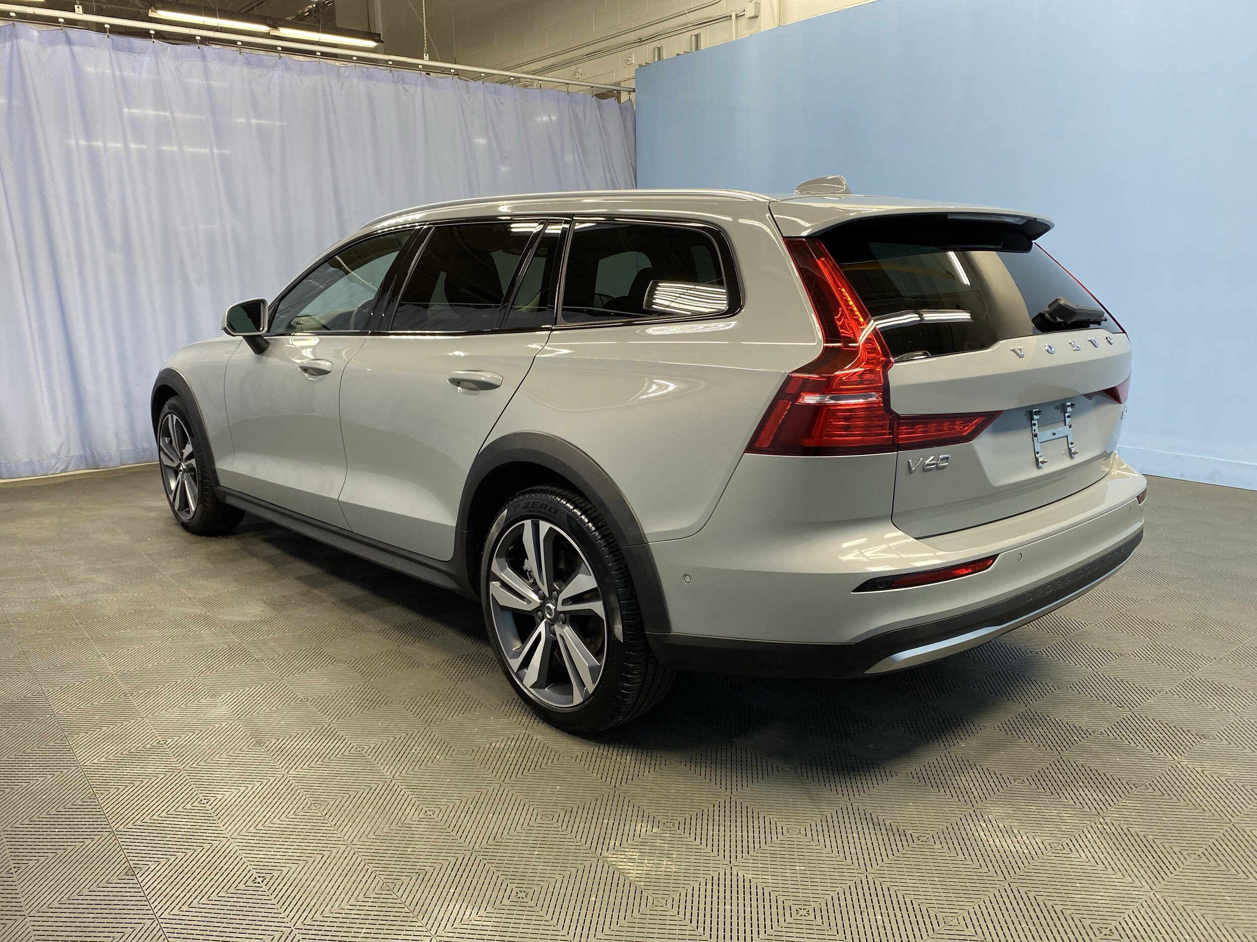 2025 Volvo V60 Cross Country Plus photo 4