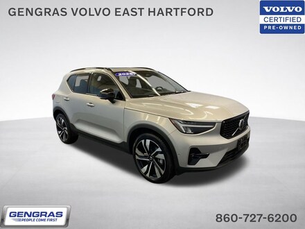 2025 Volvo XC40 B5 Plus Dark Theme SUV